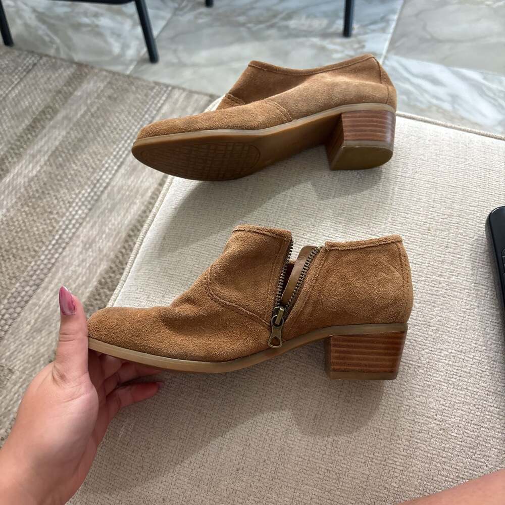 Michelle D Brown Suede Leather Ankle Boots with Stacked Heels, Size 8.5M - Picture 3 of 7